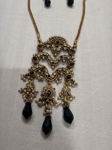 Exquisite Gold-Toned Necklace &amp; Earring Set