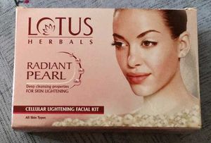Lotus Herbals Radiant Pearl Facial Kit