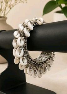 Boho Cowrie Shell Bangles 🤍🐚