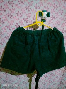 Women Black Half pant
