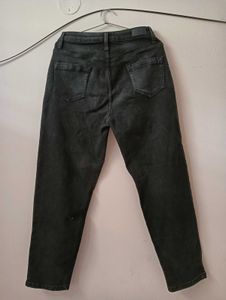 Women jeans mom Fit Mid Rise Clean Look Cropped