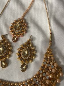 For bridal necklace