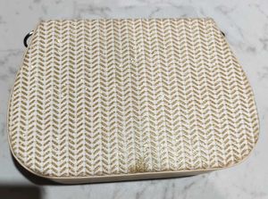 Elegant Off White &amp; Gold Chevron Clutch Bag