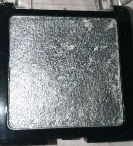 Shimmering Highlighter Powder