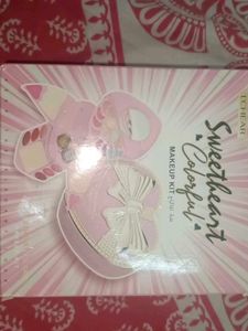 Sweetheart Makeup Kit - Heart Shape