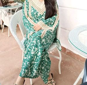 Green Floral Kurta Set with Lace Detailing