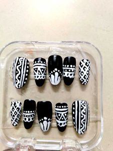 Black &amp; White Abstract Press-On Nails