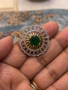 Stunning Emerald & Diamond Ring