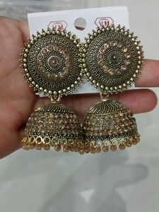 😊🥰Beautiful trendy Gold polish big jhumka