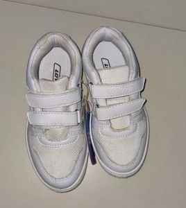 Lotto Velcro Running Shoes For Boys . New With Tag