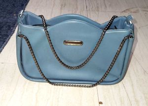 Stylish Blue Shoulder Bag with Chain Strap