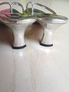 Silver Pearl Trendy Heels
