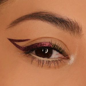 Multi-Chrome Chameleon Eyeliner - Cosmic seeker