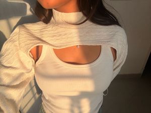 Knitted Cut out sleeves