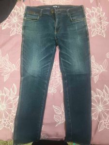 Blue Denim Jeans Wrangler in 32 waist