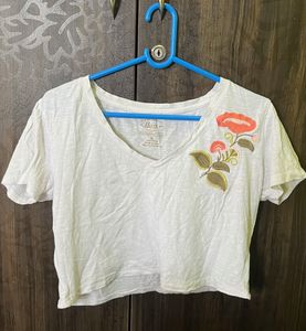 White Cropped V-Neck T-Shirt with Floral Embroider