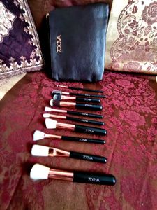 Zoeva 11 Makeup brushes with Pouch!