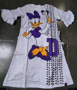 Giraffe Casuals Tee - Daisy Duck