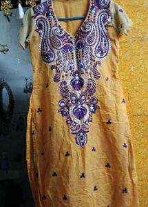 Elegant Embroidered Kurta🌟