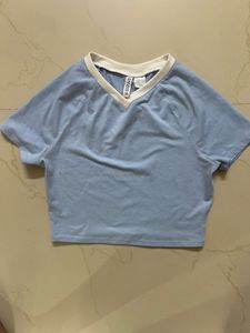 H&M Blue Cropped Top v neck
