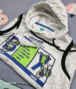 Sleevless Hoodie