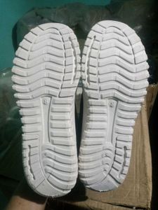 NEW NO USED SPORTS SHOES FOR MAN,