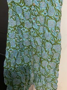 Elegant Floral Print Sleeveless Kurta