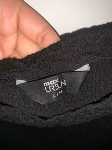 Max Off-Shoulder black Top