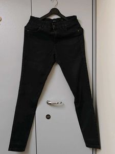 Classic Black Skinny Jeans
