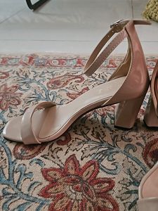 Steal Deal NUDE HEELS