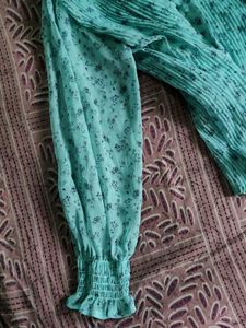 Chic Teal Floral Pleated top 🐬✨