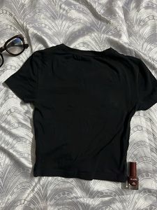 H&amp;M Black Cropped T-Shirt