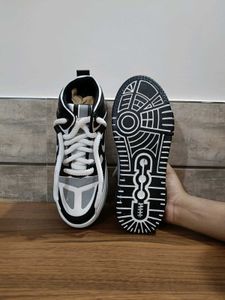 Black &amp; White Fashion Sneakers