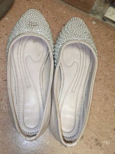 Elegant Pearl Embellished Ballerina Flats