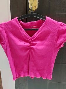 COMBO OF 4 TRENDY TOPS 🥹🩷