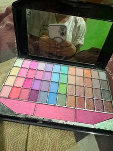 Colorful Eyeshadow &amp; Blush Palette