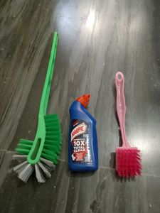 Harpic Toilet Cleaner with 2 Brushes (Pack of 3)
