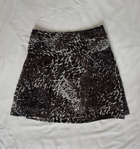 Chic Leopard Print Skirt