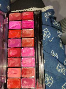 16 Color Lipstick Palette