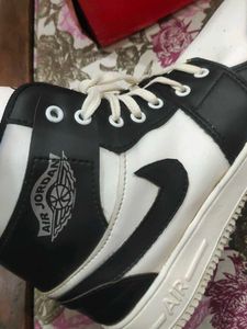 Stylish Black &amp; White Air Jordan Sneakers