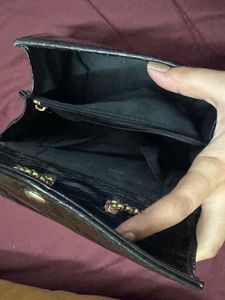 Chic Black Croc Embossed Crossbody Bag