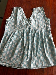 Cute Sleeveless V-Neck Top