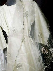 Elegant Cream Embroidered Kurta Set 30-32 size