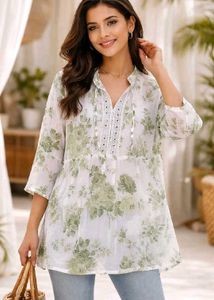 white & sage green floral printed top 💚