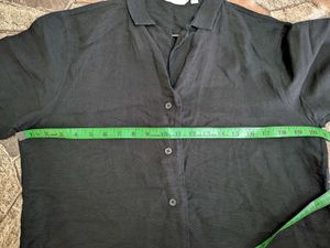 UNIQLO Classic Black Short Sleeve Button-Up Shirt