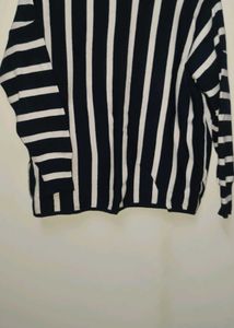 Chic Navy &amp; White Striped V-Neck Top