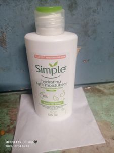 SIMPLE HYDRATING LIGHT MOISTURIZER
