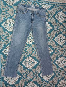 Light Wash Skinny Jeans with Frayed Hem