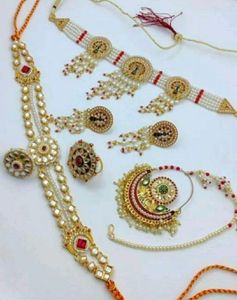 Famous Jewellery Set