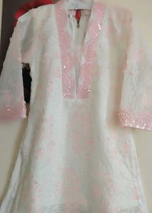 Elegant White &amp; Pink Embroidered Kurta